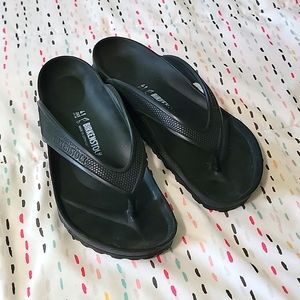 Birkenstok 41 Honolulu black flip-flops, hardly worn, like a size 10
